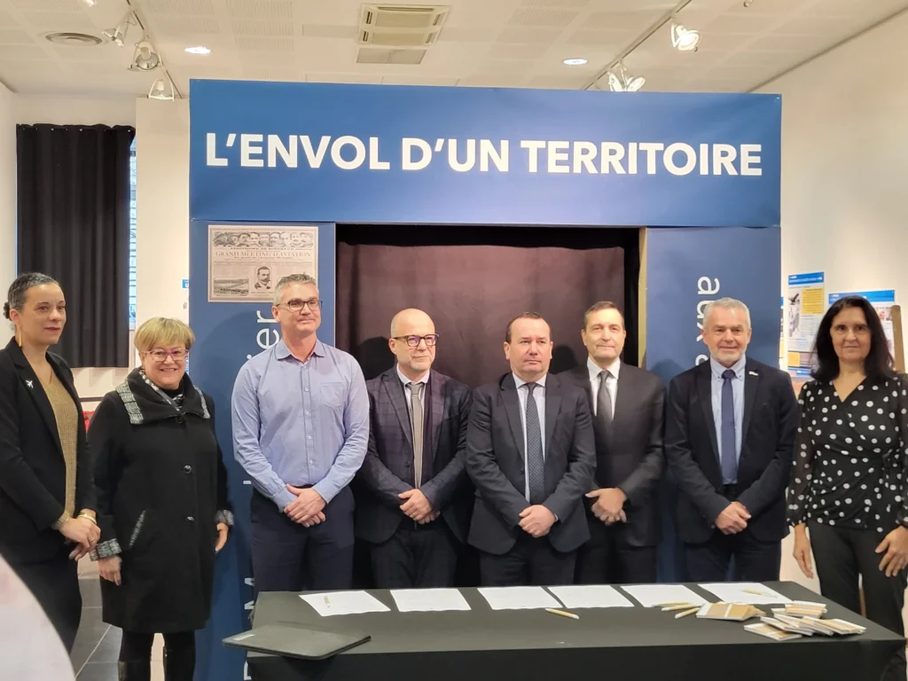 Mme Ange Aurélia SCHAAN Directrice opérationnelle Campus des Métiers et Qualifications d'Excellence Aéronautique ; Mme X ; M. Emmanuel QUENTIN, Directeur délégué aux formations professionnelles et technologiques au Lycée de la mer ; M. Marc BRUANT, Proviseur adjoint du lycée des Métiers d'arts Toulouse Lautrec de Bordeaux ; M. Nicolas BONNET, Proviseur du lycée Henri Brulle de Libourne ; JM DALL'AGLIO et Ph. MORETTI du CAEA ; Mme Pascale Servant, Directrice pédagogique du CFAI Aquitaine de Bruges