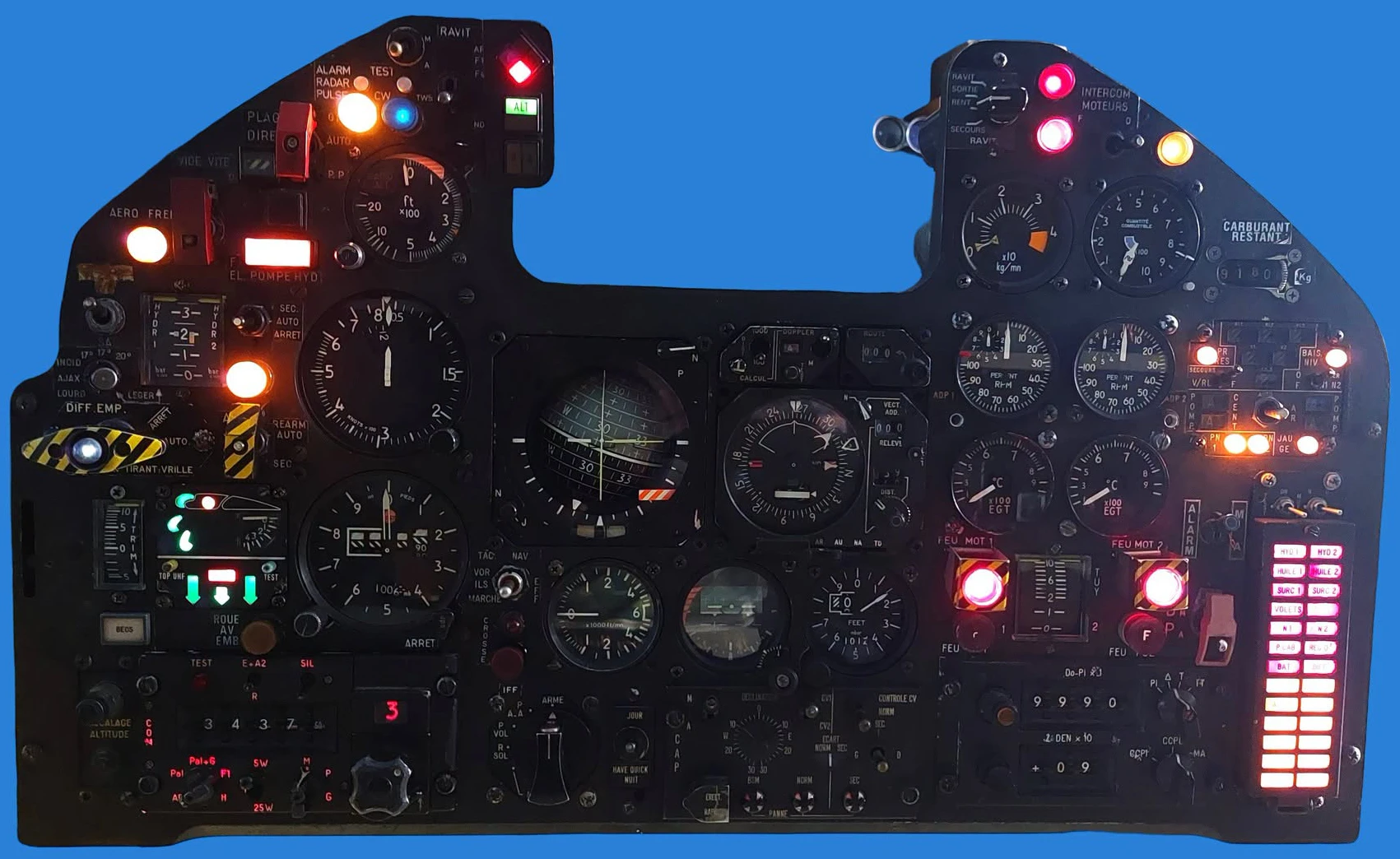 Planche de bord du Jaguar A allumée