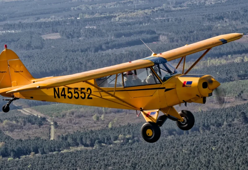 Le Piper Cub avec Kevin CLAVERIE aux commandes et François en place arrière