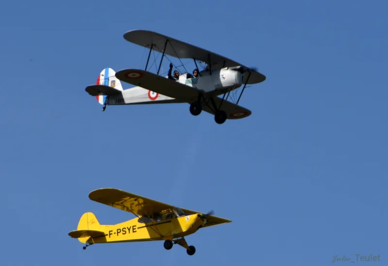 Le même Fly by, Benjamin et Loraine à bord du Stampe, Jean-Marc et Lionel à bord du Starck