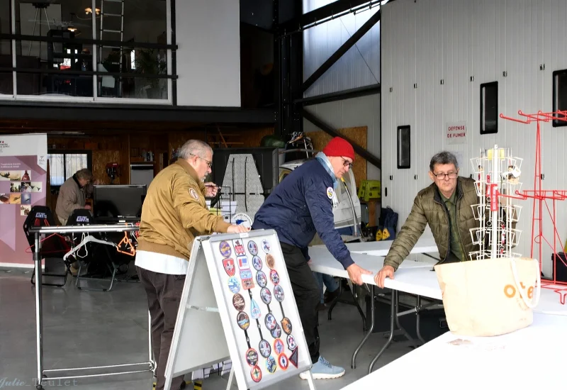 Didier, Patrick et Jean-Marie installent la boutique
