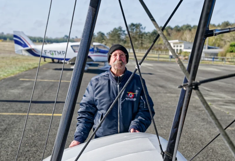 Jean-Michel à la mise en route du Stampe