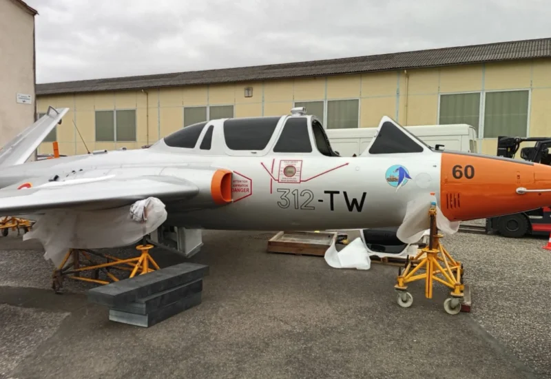 Fin août : le Fouga repeint avant remontage